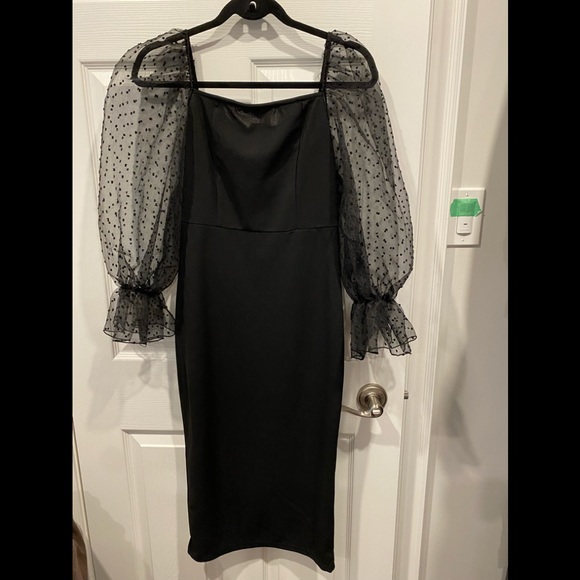 Black mini dress with puff sleeves - Picture 1 of 3